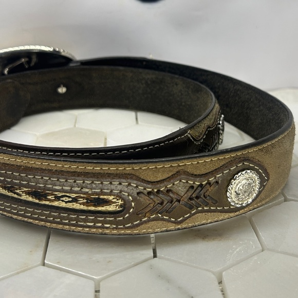 Western Style Belt Buckle has Horses & Cowboys on a Mountain Range Sz42 - Picture 4 of 6